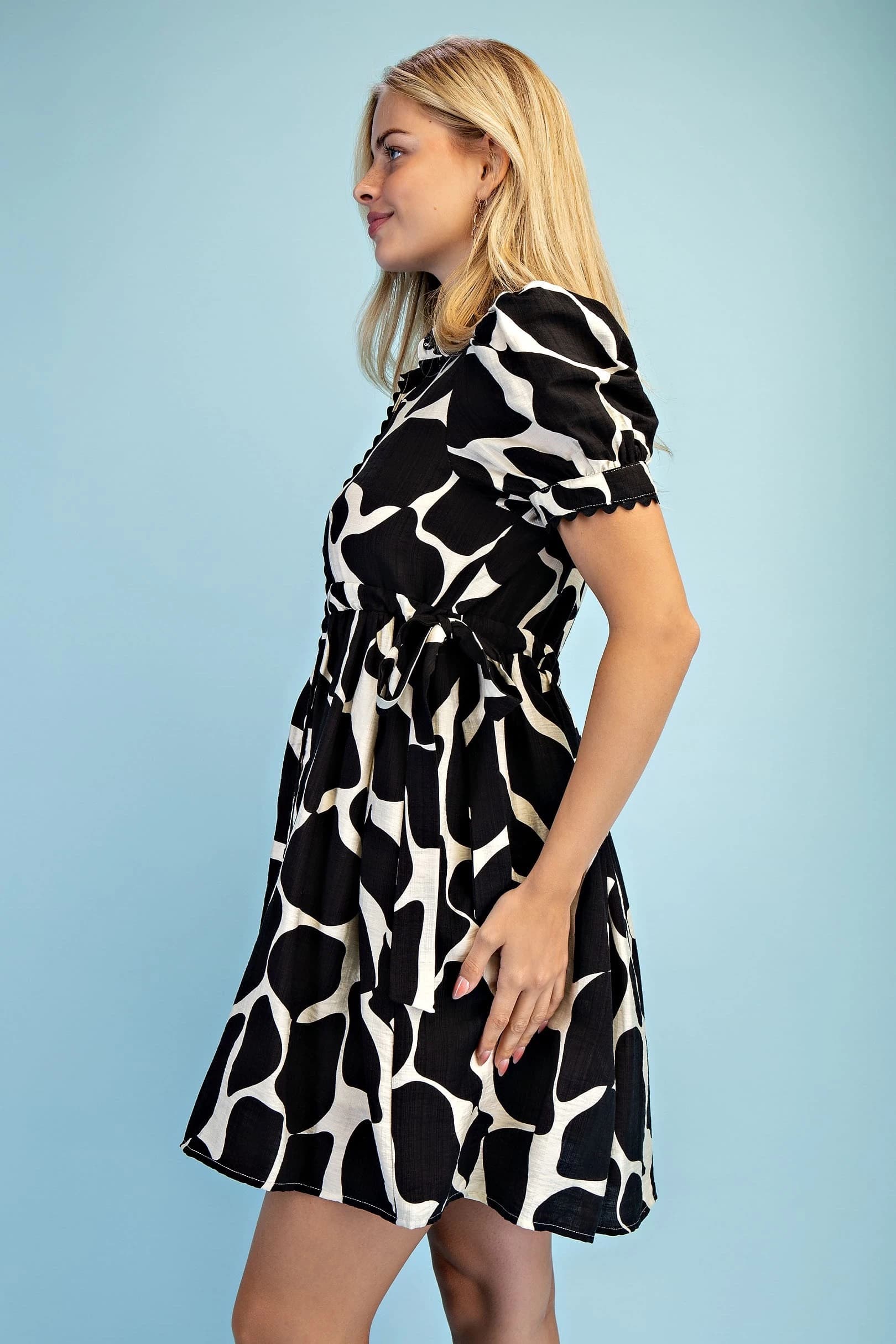 TE1686 - BLACK / IVORY