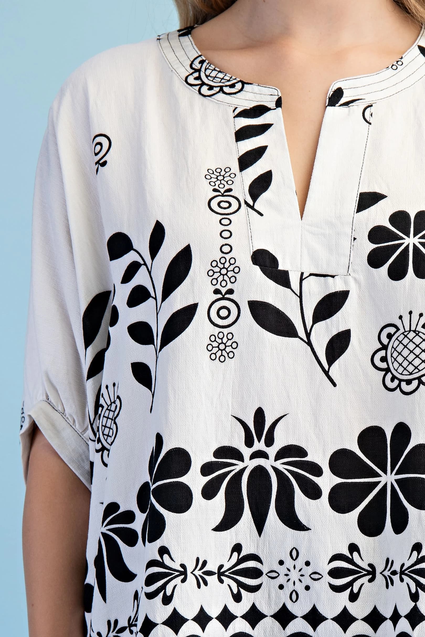 TE1828 - BLACK / WHITE