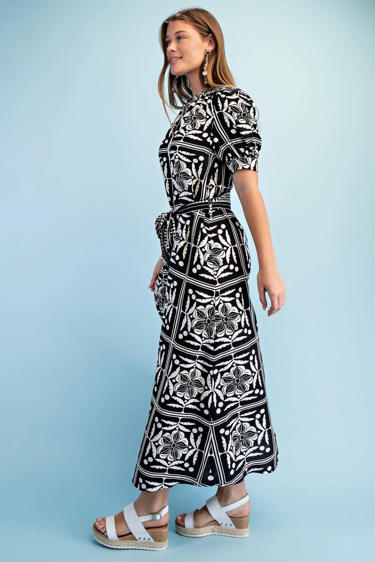 TE1843 - BLACK / WHITE