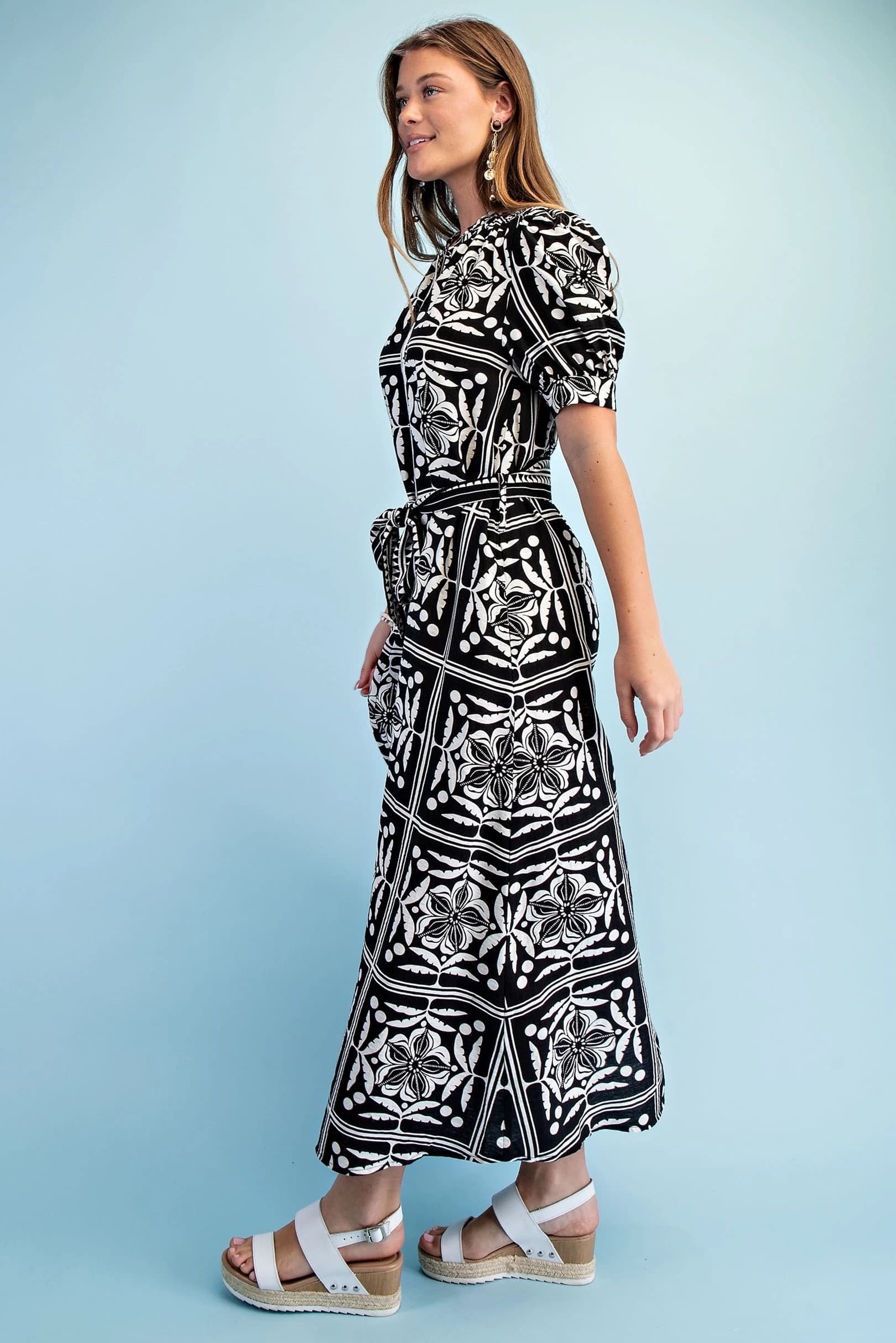 TE1843 - BLACK / WHITE