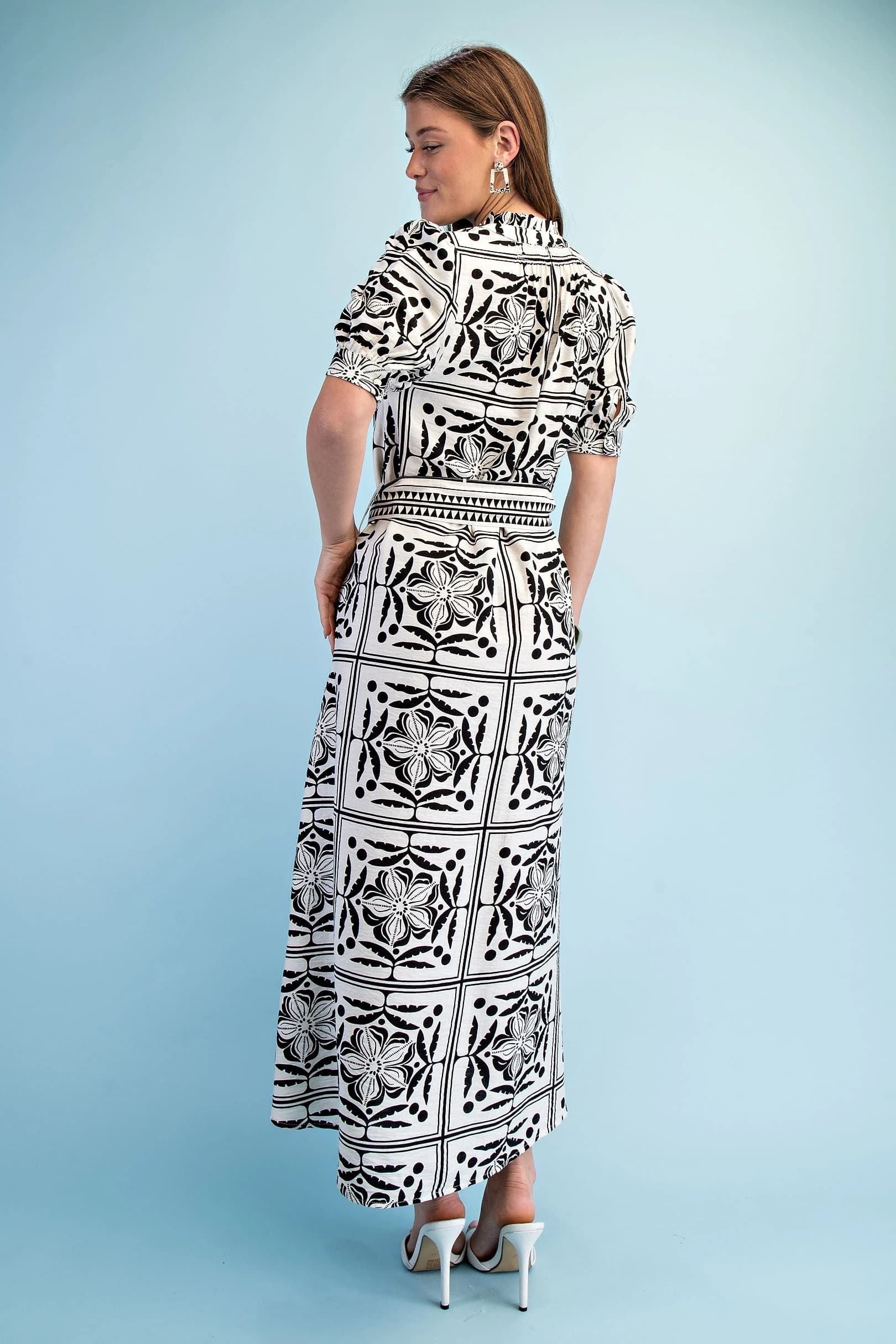 TE1843 - WHITE / BLACK