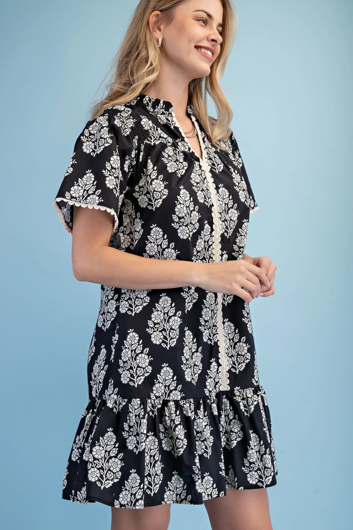 TE1946 - BLACK / OFF WHITE