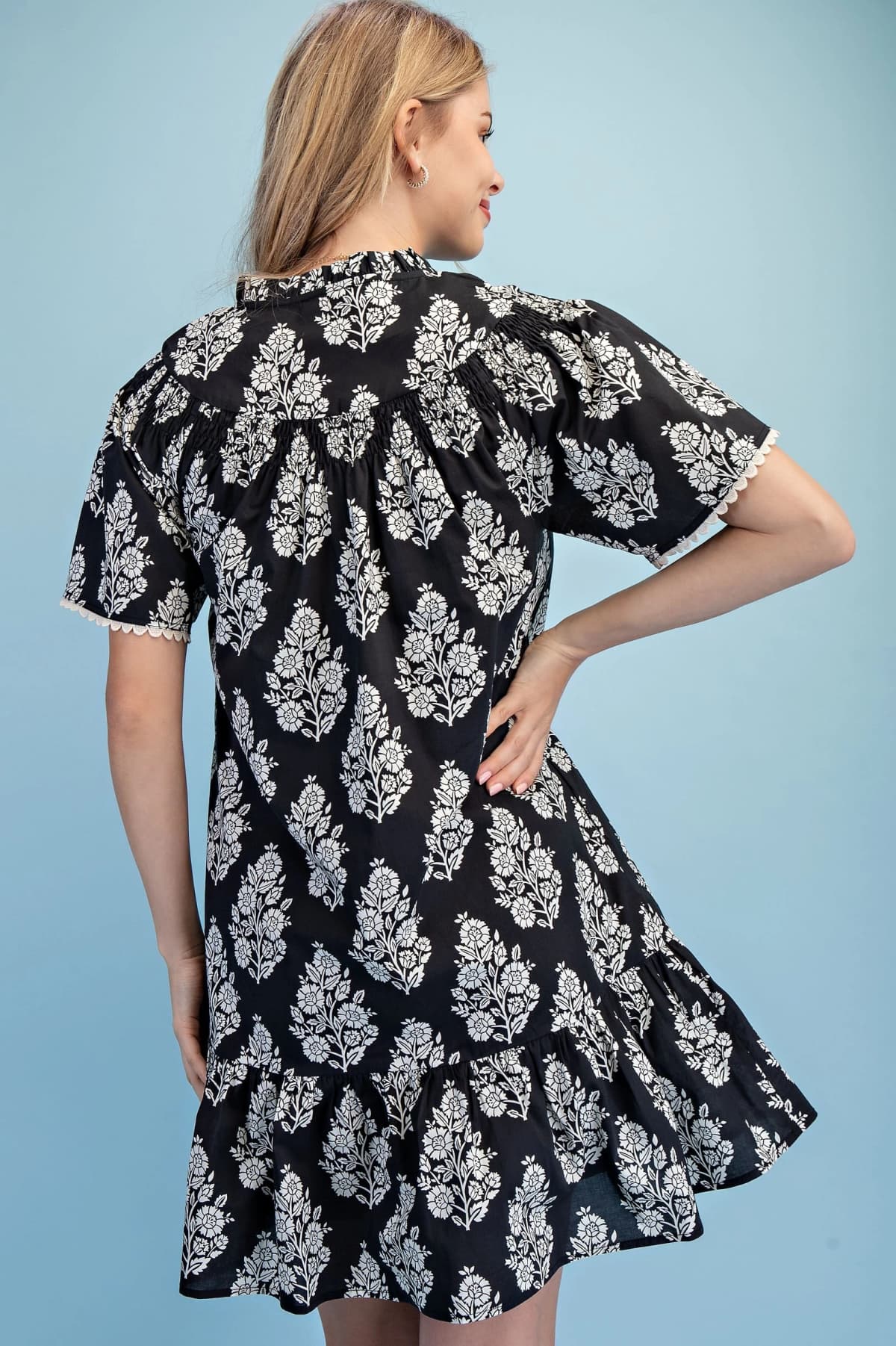 TE1946 - BLACK / OFF WHITE